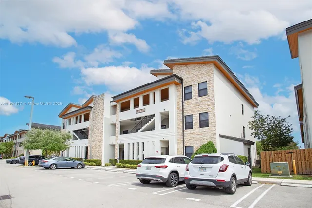 $480,000 | 8055 Northwest 104th Avenue, Unit 2, Doral, FL 33178