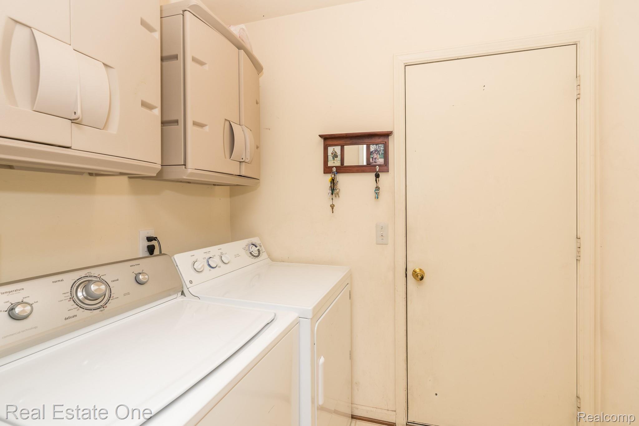 3151 Primrose Drive Rochester, MI 48307 - Photo 27 of 48 3151 Primrose MLS-W015.jpg