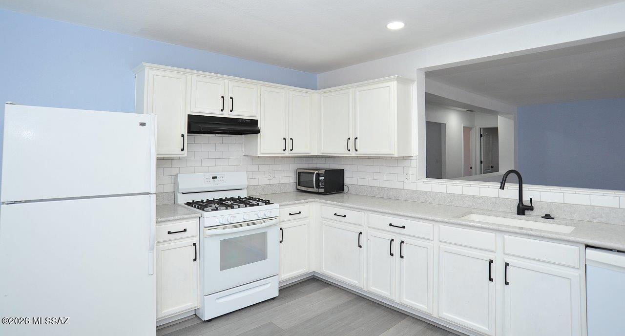 7740 West Oak Stream Road Tucson, AZ 85743 - Photo 10 of 40