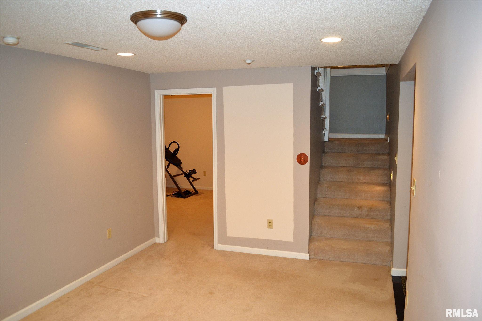 17 Drake Road Jacksonville, IL 62650 - Photo 26 of 38