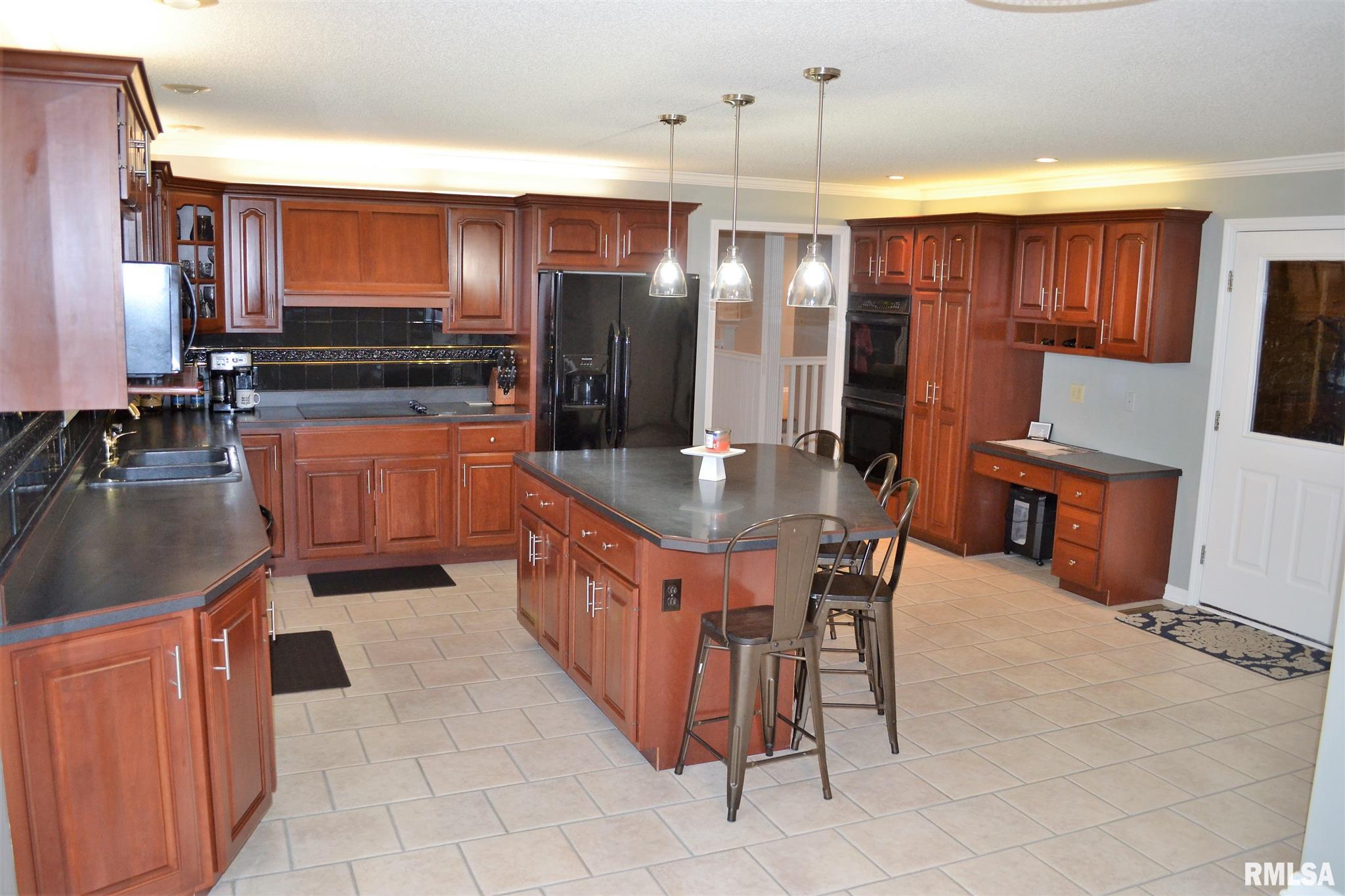 17 Drake Road Jacksonville, IL 62650 - Photo 10 of 38