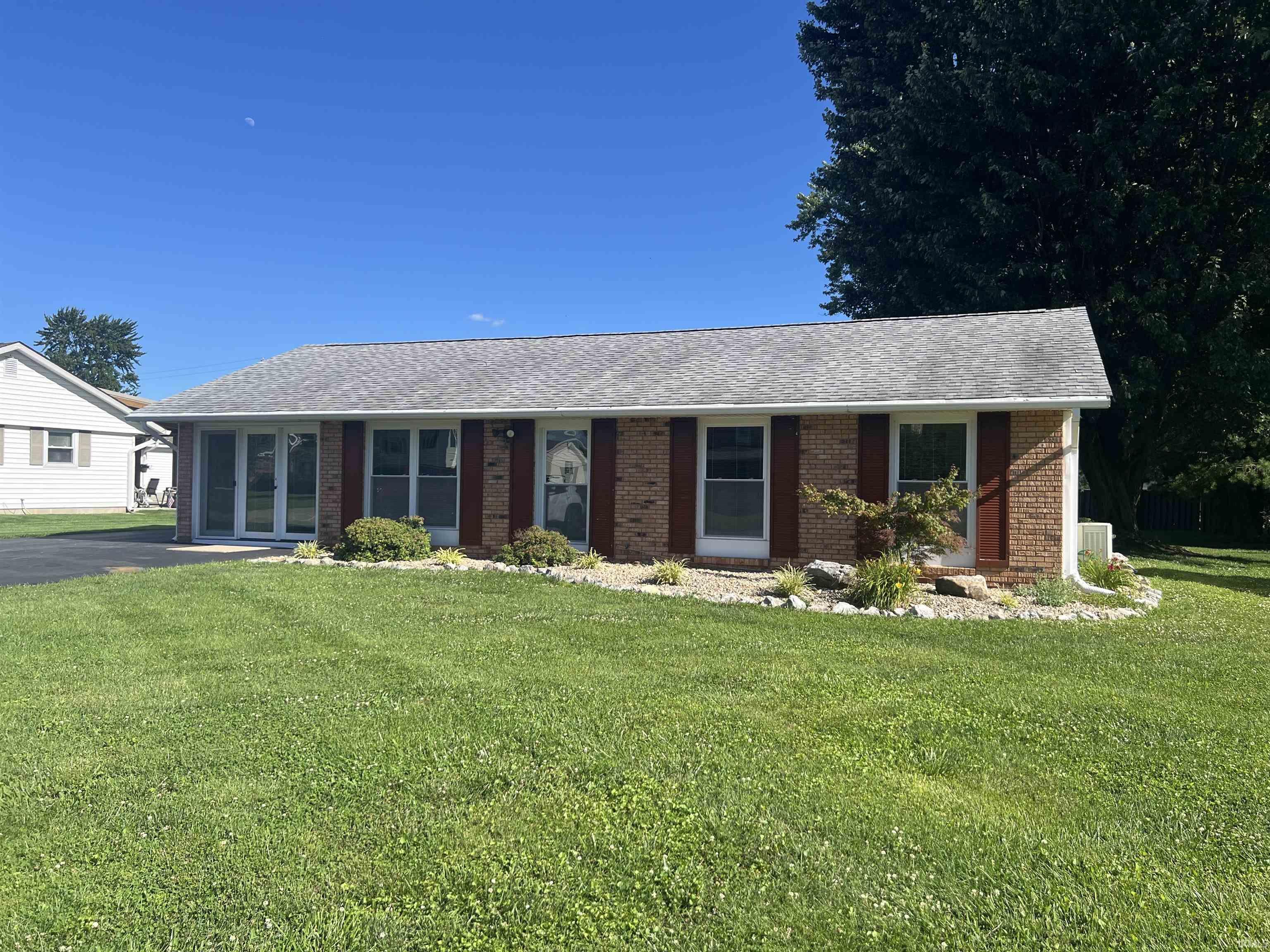 1818 Oak Street Linton, IN 47441 - Photo 2 of 17