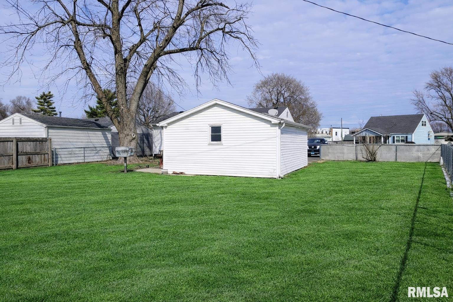 29 Melody Lane Springfield, IL 62702 - Photo 3 of 34