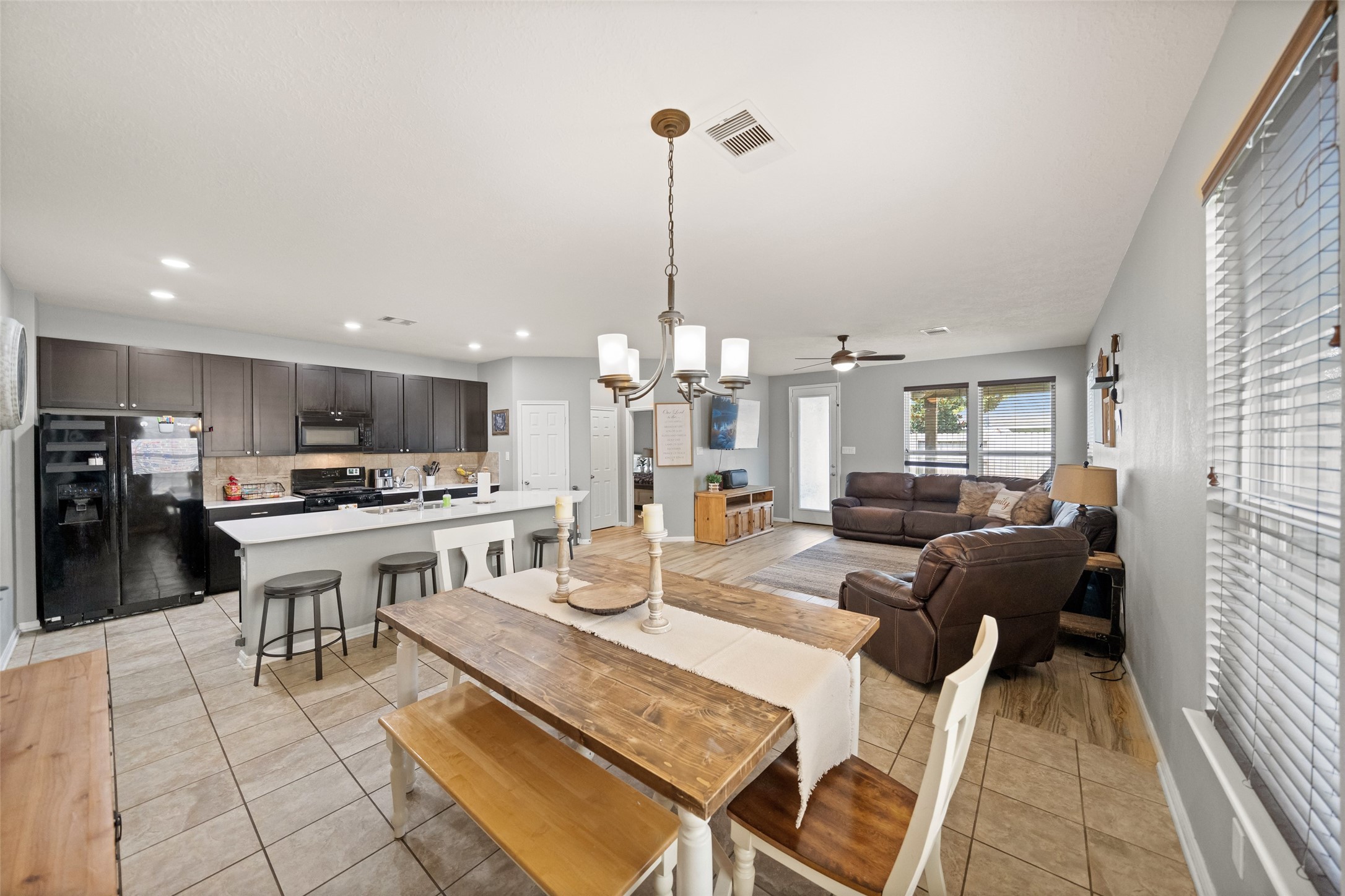 1118 Upton Court Conroe, TX 77304 - Photo 12 of 25 Nice and open concept!
