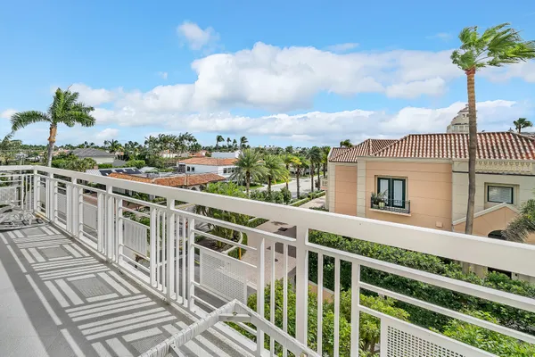 $10,000 | 250 North Bradley Place, Unit 402, Palm Beach, FL 33480