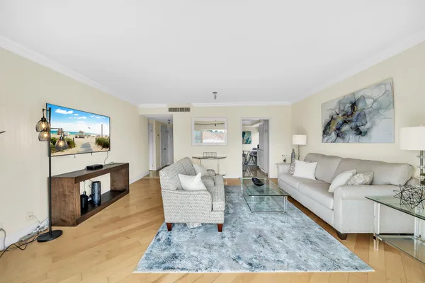 $10,000 | 250 North Bradley Place, Unit 402, Palm Beach, FL 33480