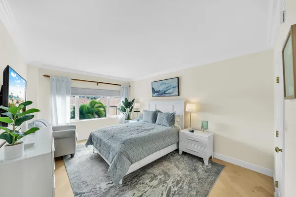 $10,000 | 250 North Bradley Place, Unit 402, Palm Beach, FL 33480