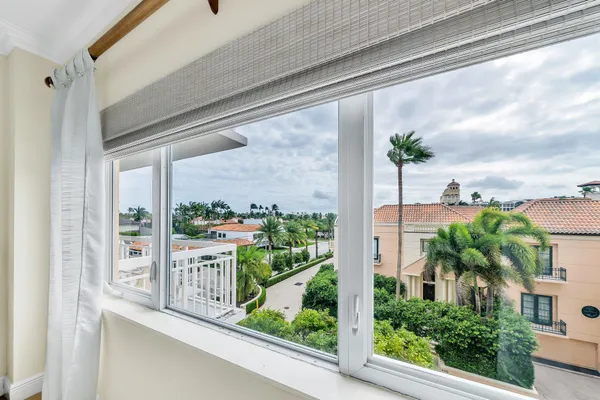 $10,000 | 250 North Bradley Place, Unit 402, Palm Beach, FL 33480