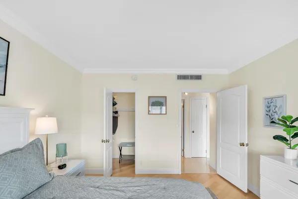 $10,000 | 250 North Bradley Place, Unit 402, Palm Beach, FL 33480