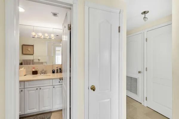 $10,000 | 250 North Bradley Place, Unit 402, Palm Beach, FL 33480