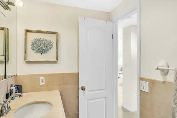 $10,000 | 250 North Bradley Place, Unit 402, Palm Beach, FL 33480