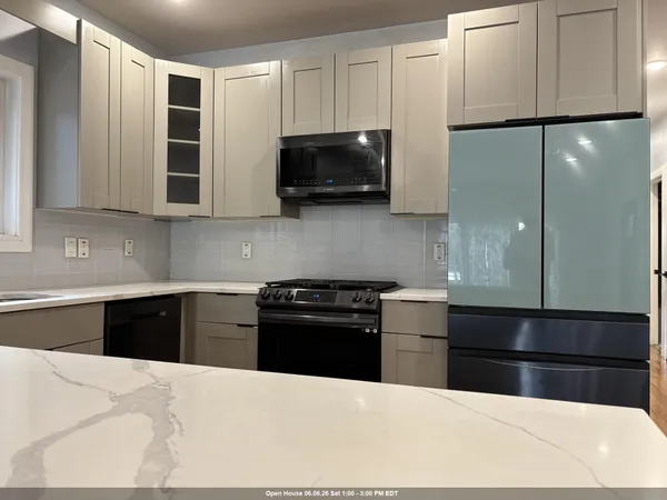 $4,800 | 251 Manhattan Avenue, Unit 1, Jersey City, NJ 07307