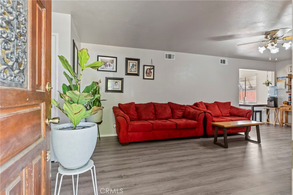 1510 High Street Atwater, CA 95301 - Photo 4 of 27 a living room with furniture and a potted plant