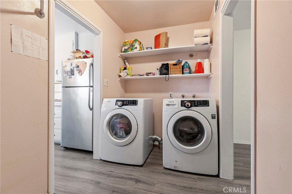 1510 High Street Atwater, CA 95301 - Photo 10 of 27 a utility room with dryer and washer