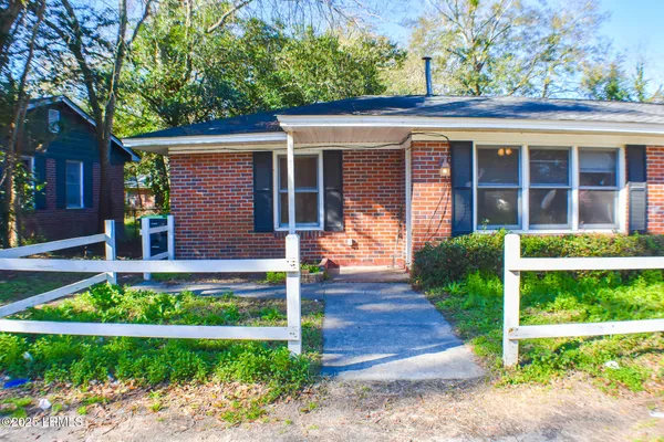 $1,075 | 1810 6th Street, Unit A, Beaufort, SC 29902