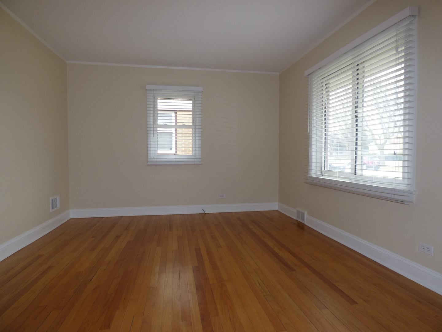 1233 Howard Avenue Berkeley, IL 60163 - Photo 3 of 20