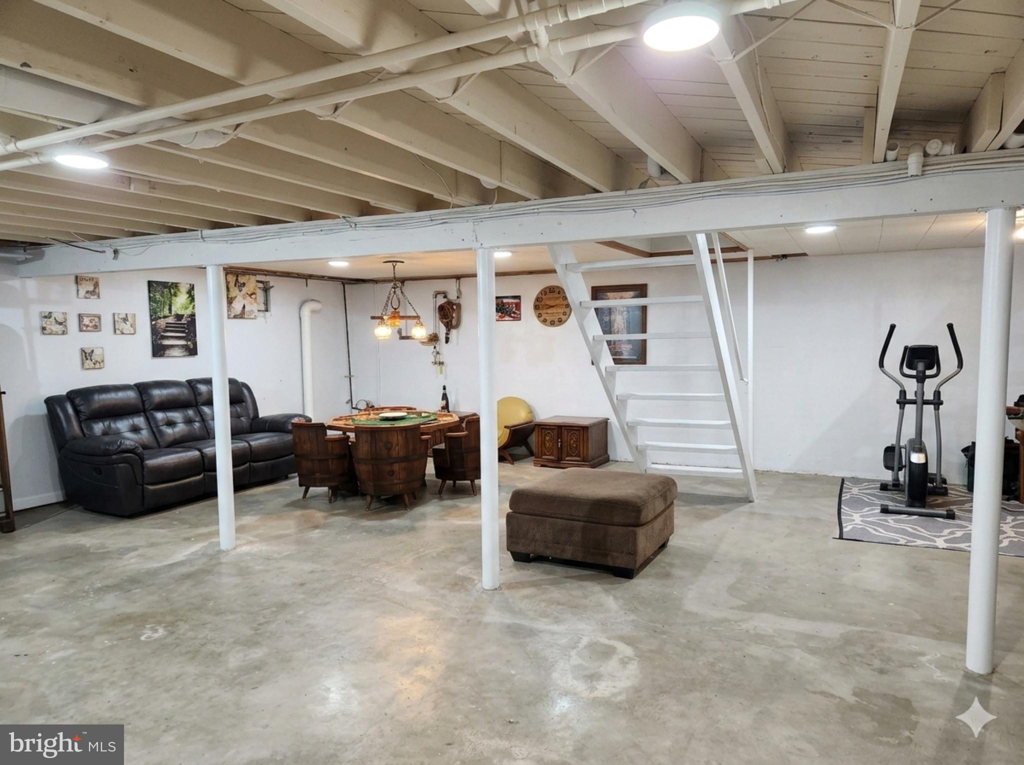 110 High Street Hamilton, NJ 08611 - Photo 25 of 29 a living room with furniture