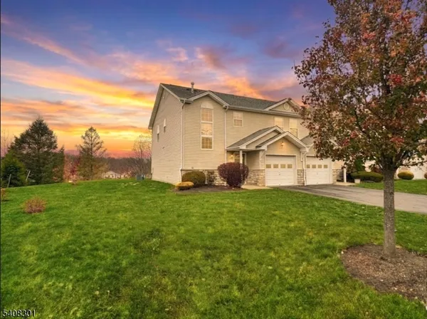 $420,000 | 19 Winding Way, Hamburg, NJ 07419