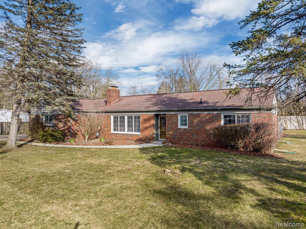 1062 North Adams Road Rochester, MI 48306 - Photo 2 of 28