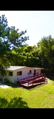 a view of yard with green space