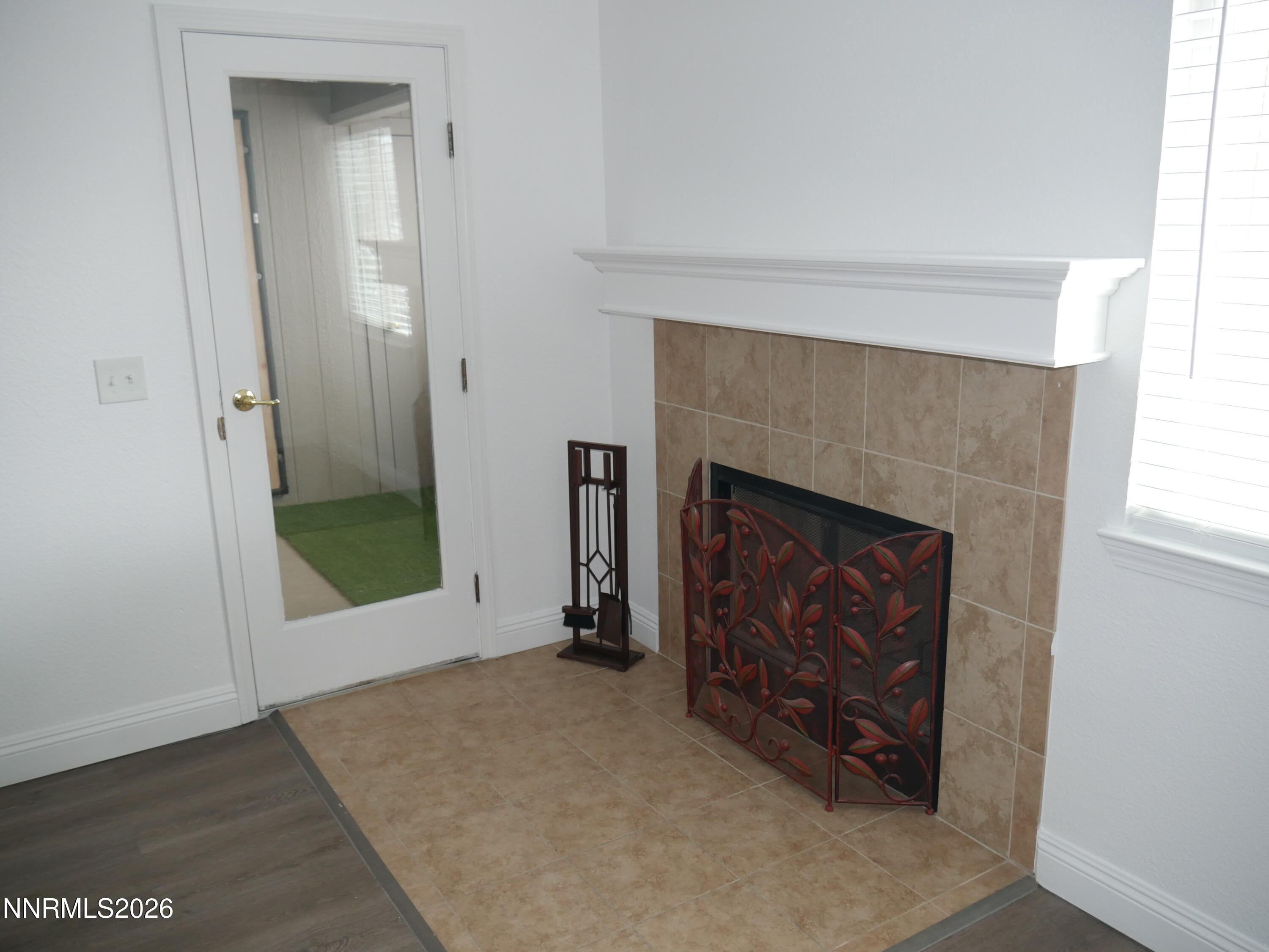 2385 Tripp Drive, Unit 3 Reno, NV 89512 - Photo 17 of 49 an empty room with fireplace