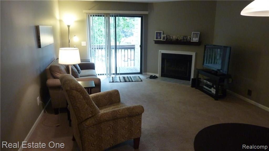 11869 Sycamore Road Plymouth, MI 48170 - Photo 5 of 10