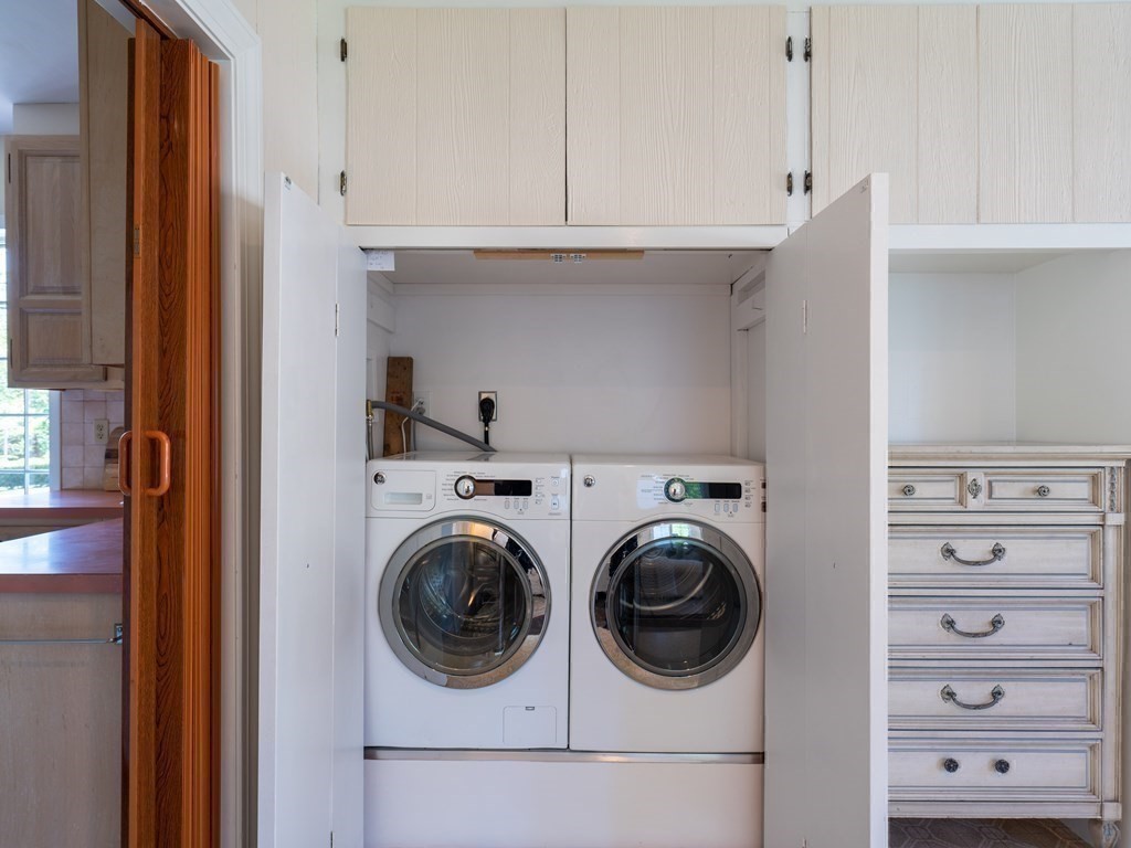 82 Oak Street Lexington, MA 02421 - Photo 17 of 31 a utility room with dryer and washer
