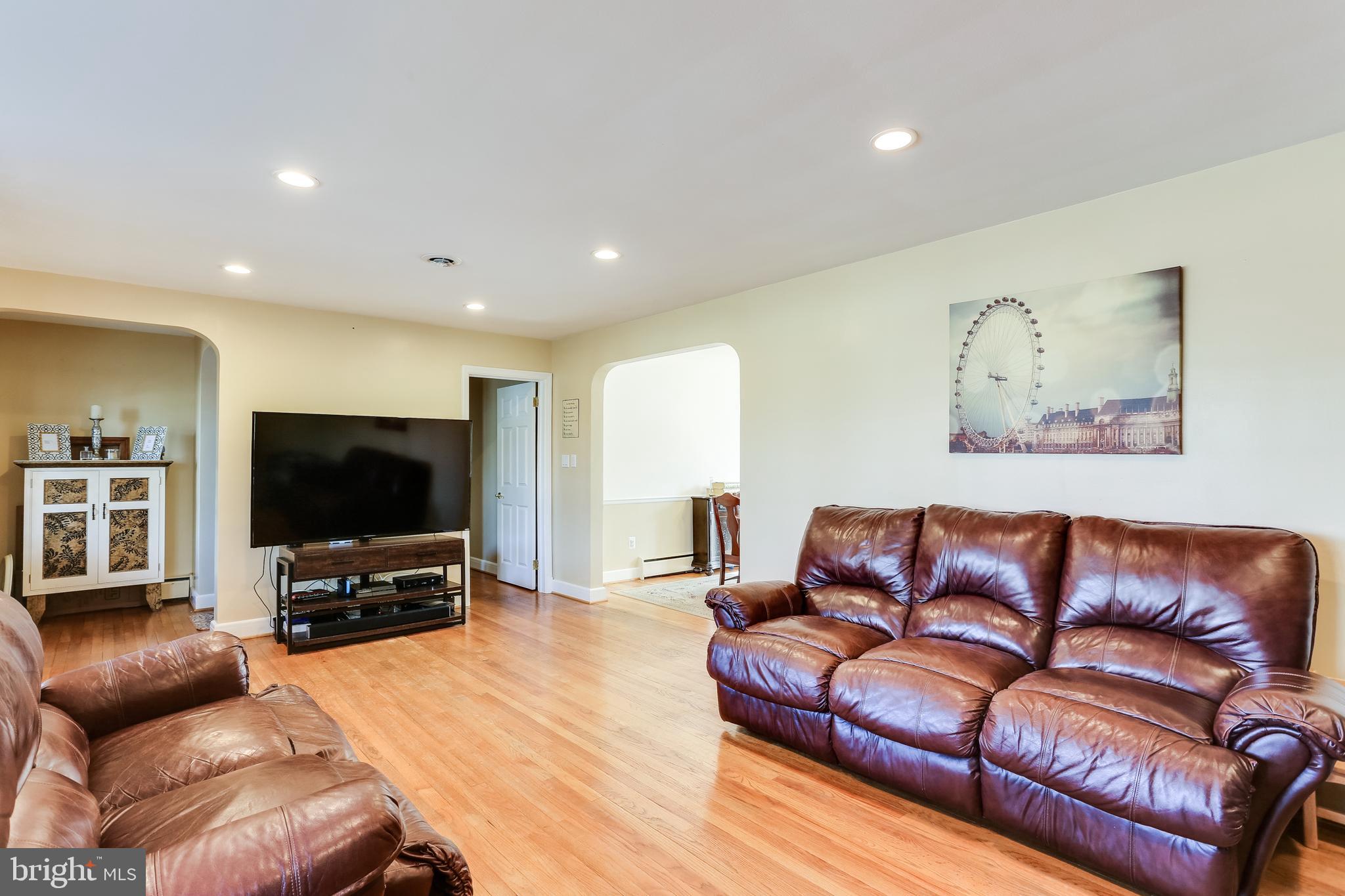895 Timber Ridge Drive Hanover, MD 21076 - Photo 18 of 44 LIVING ROOM