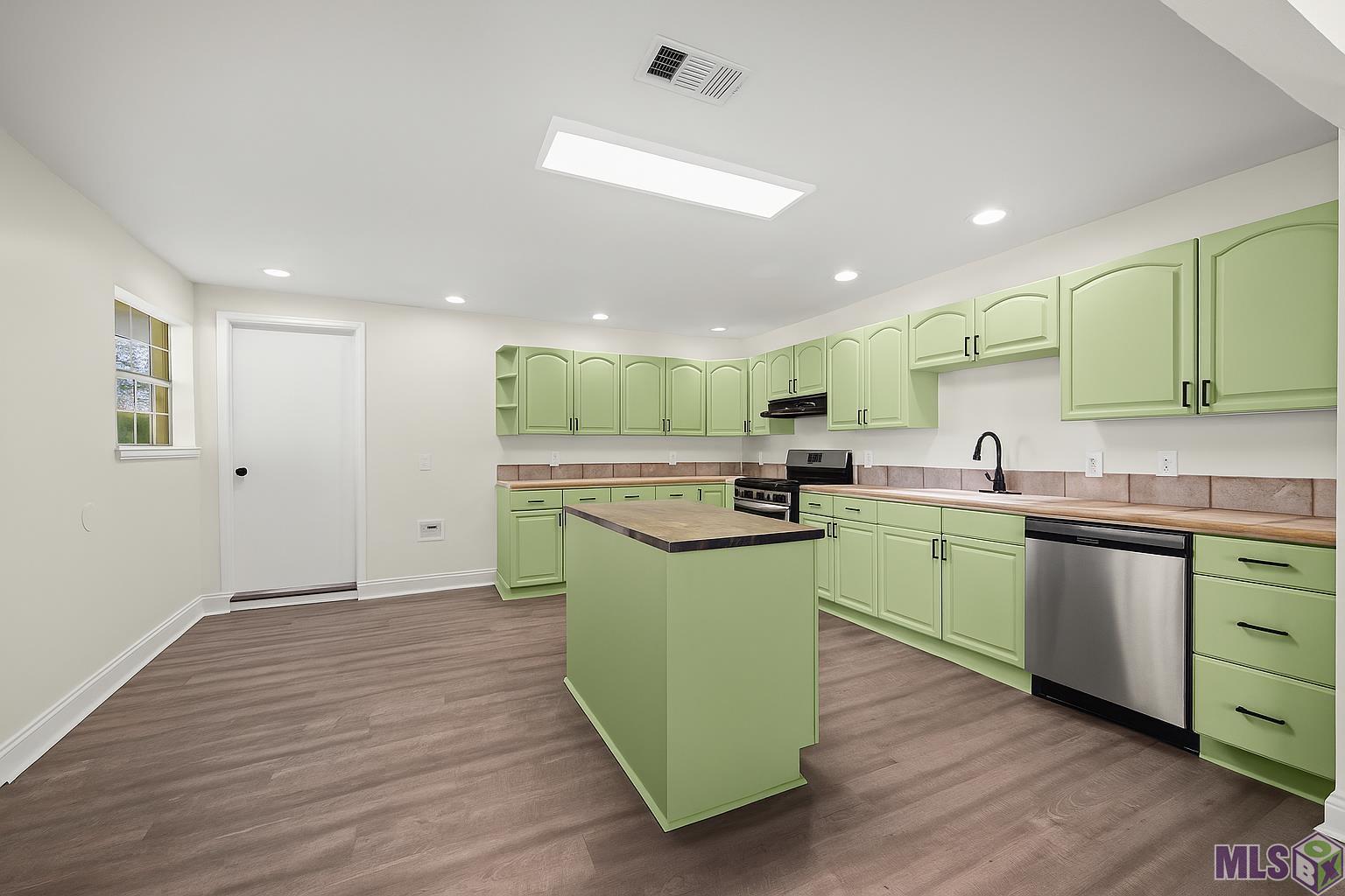 8935 Rickwood Drive Baton Rouge, LA 70810 - Photo 4 of 23