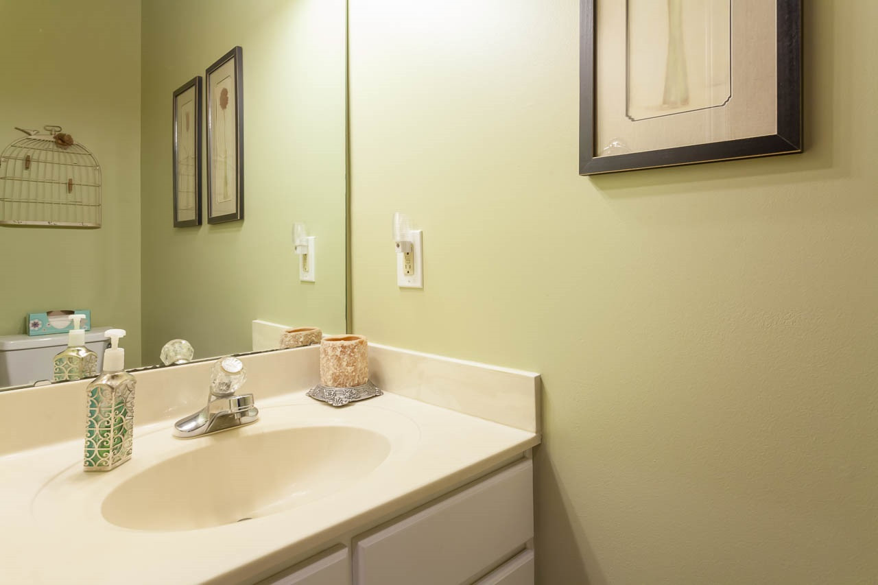 12208 Warwickshire Way Raleigh, NC 27613 - Photo 11 of 23 Bathroom