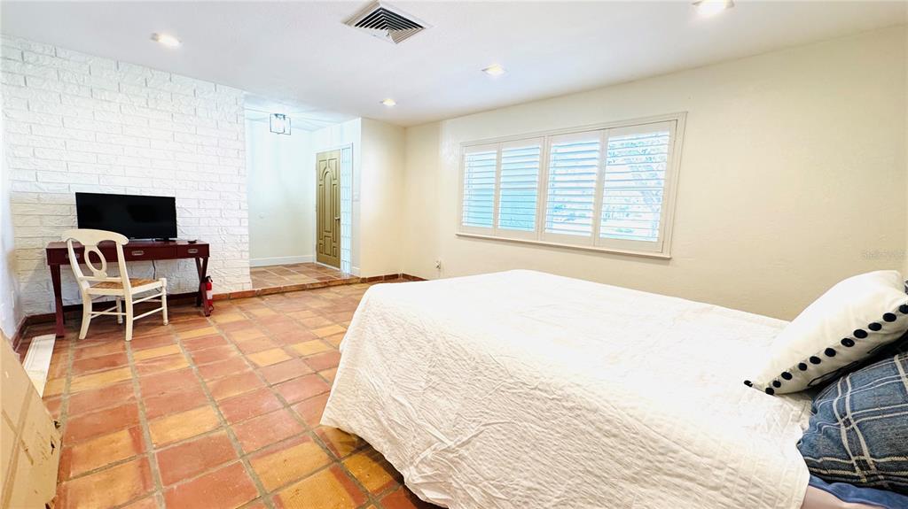 10380 Tangelo Road Seminole, FL 33772 - Photo 16 of 38