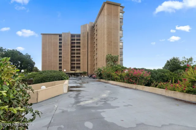 a view of a multi story building