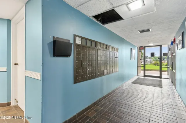 a view of entryway with a hall