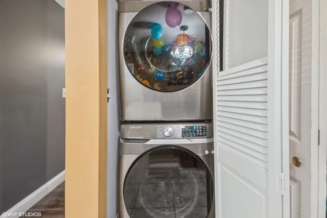 a close up view of a washer and dryer