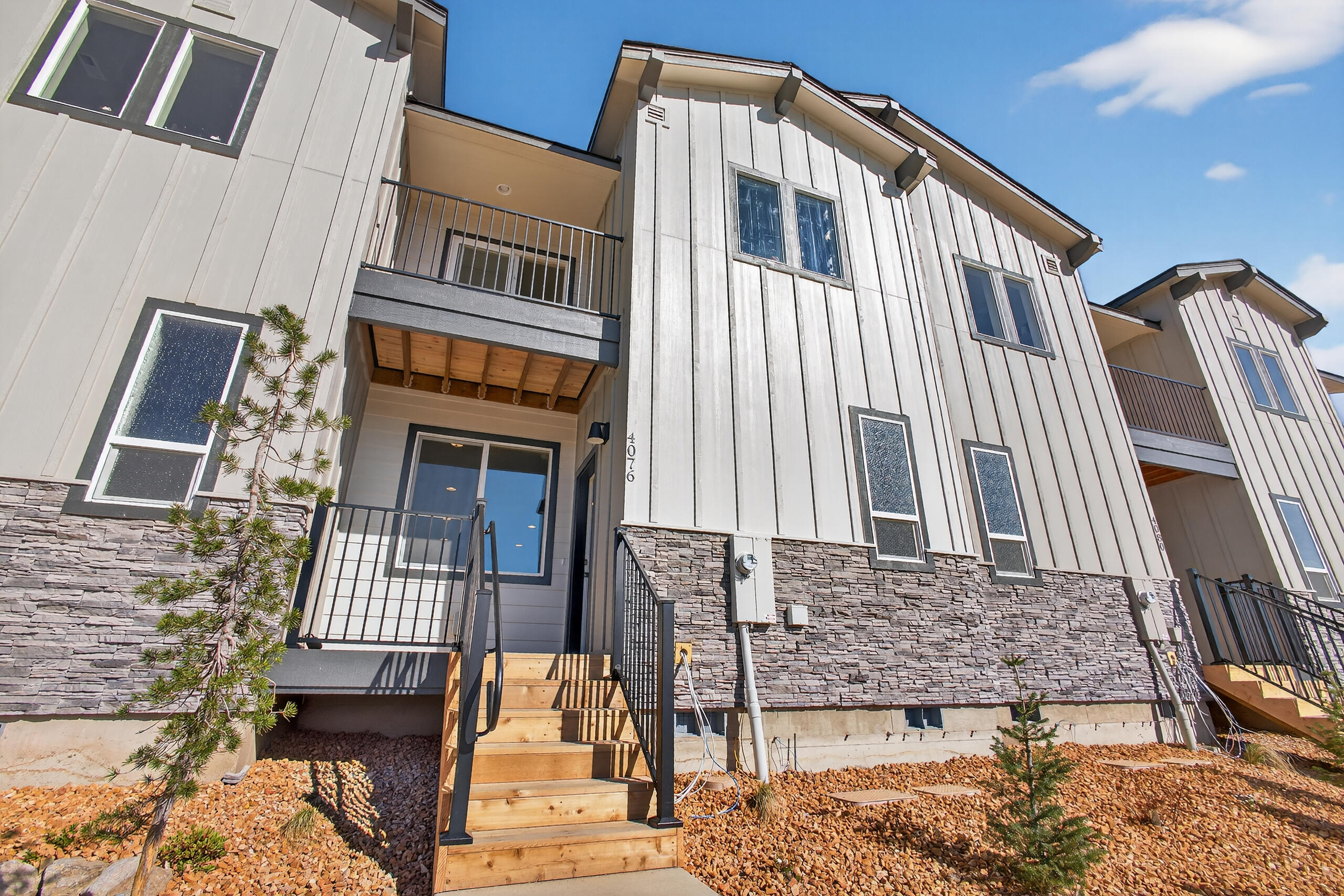4076 Southwest 39th Street, Unit LOT 31 Redmond, OR 97756 - Photo 4 of 36 Entryway
