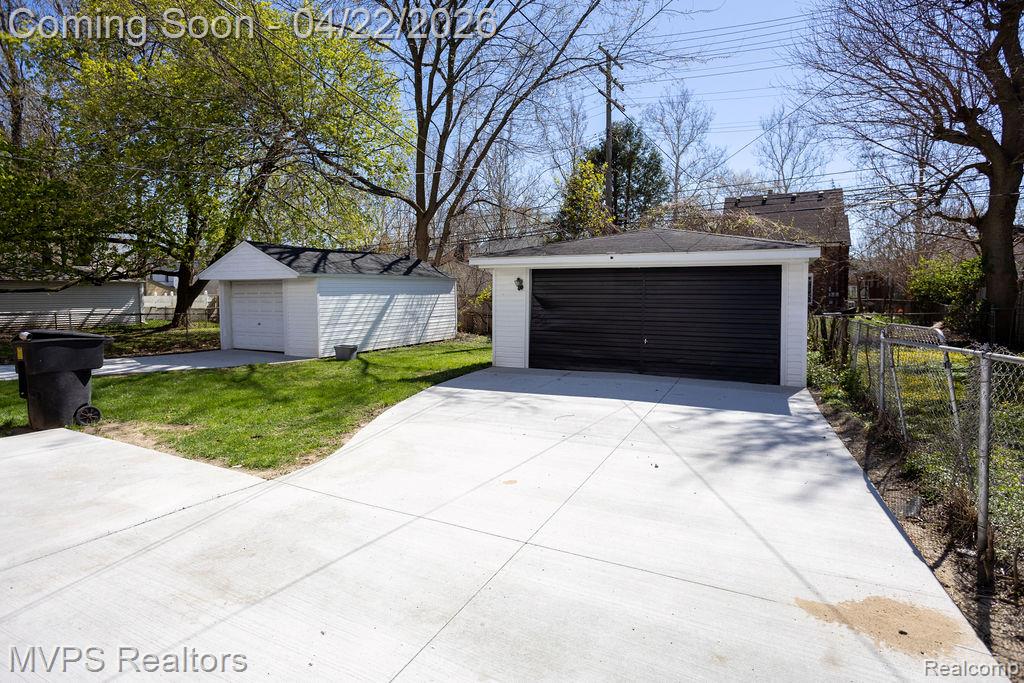 22148 Moross Road Grosse Pointe, MI 48236 - Photo 11 of 21