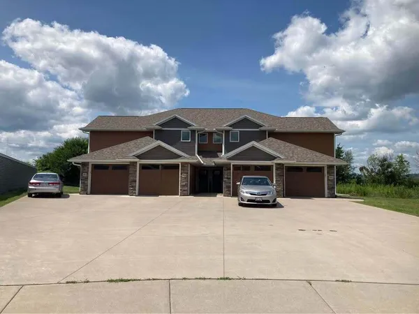 $255,900 | 3808 Sunnyside Drive West, La Crosse, WI 54601