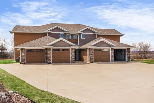 $255,900 | 3808 Sunnyside Drive West, La Crosse, WI 54601