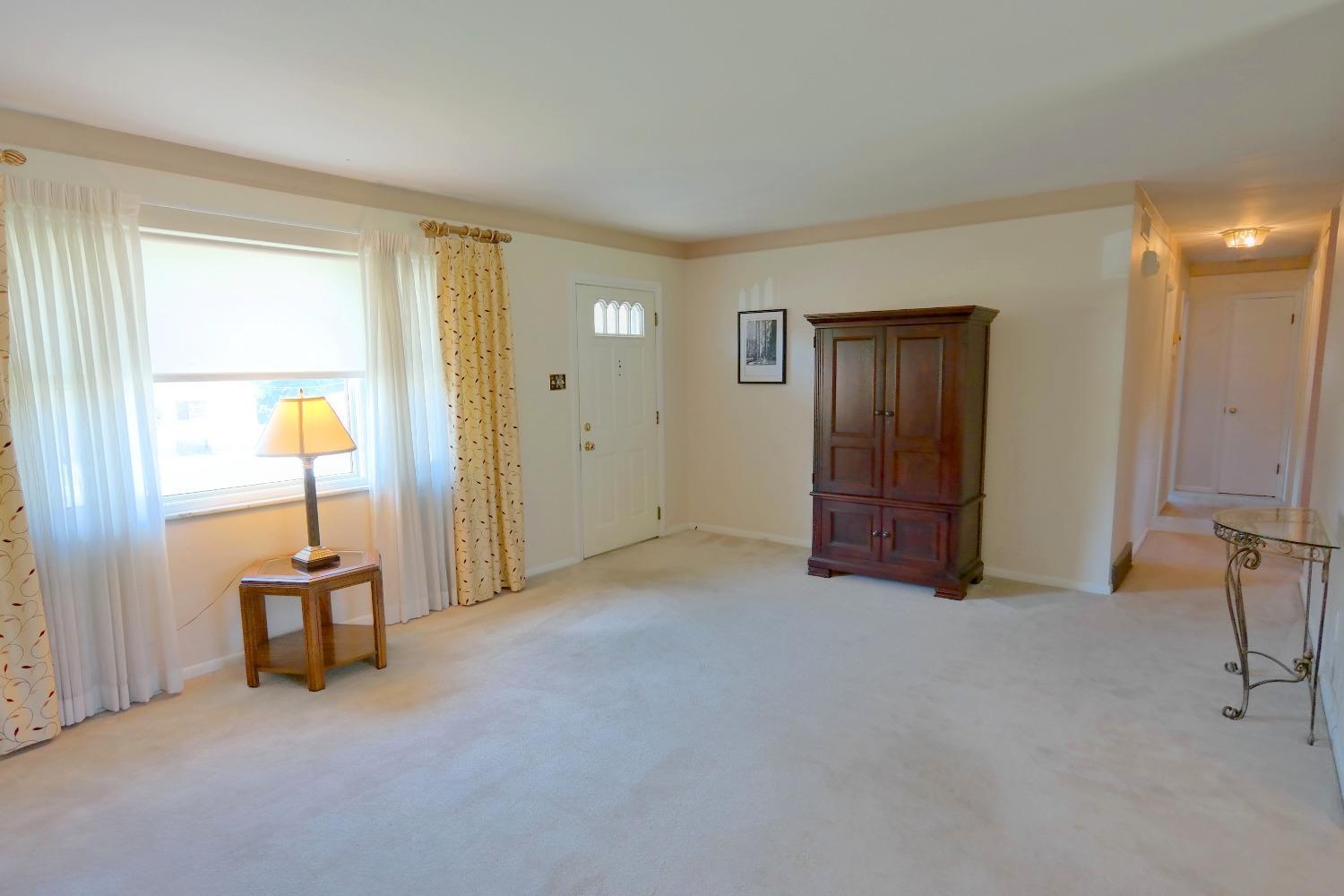 5802 Lawrence Road Cincinnati, OH 45248 - Photo 5 of 29