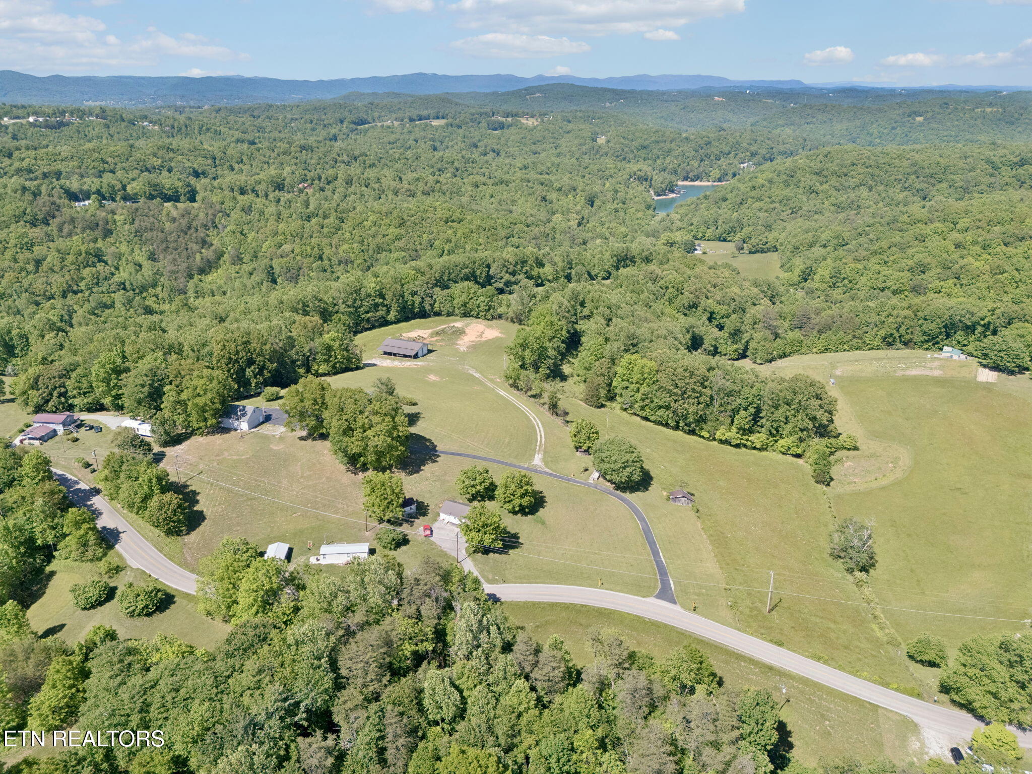 2245 Pinecrest Road Jacksboro, TN 37757 - Photo 1 of 60 58-2245 Pinecrest Rd - 058