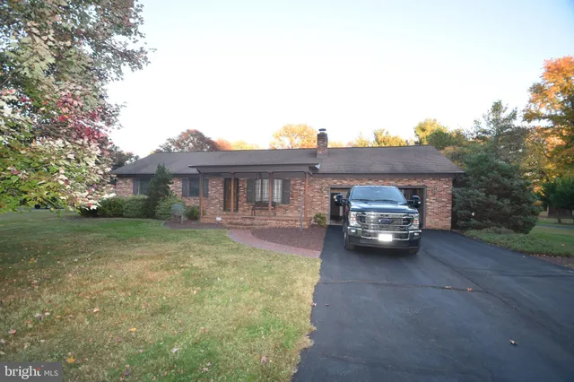 a view of a house with a back yard