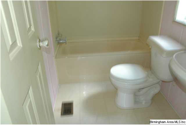 693 County Road 207 Jemison, AL 35085 - Photo 7 of 15