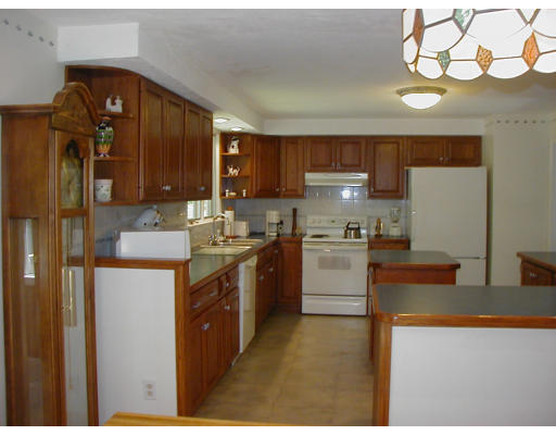 8 Summit Road Southborough, MA 01772 - Photo 3 of 12 Gallery Image 3