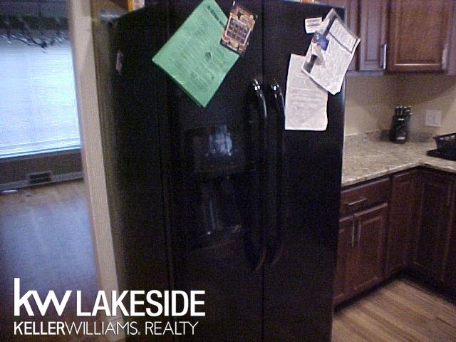 15744 Charles R Avenue Eastpointe, MI 48021 - Photo 7 of 36 31308839-6.JPG