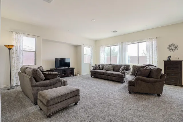 $2,900 | 17665 West Agave Road, Goodyear, AZ 85338