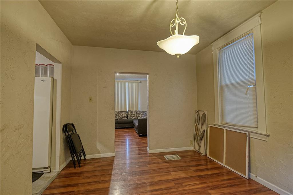 407 Grove Street McKees Rocks, PA 15136 - Photo 4 of 15