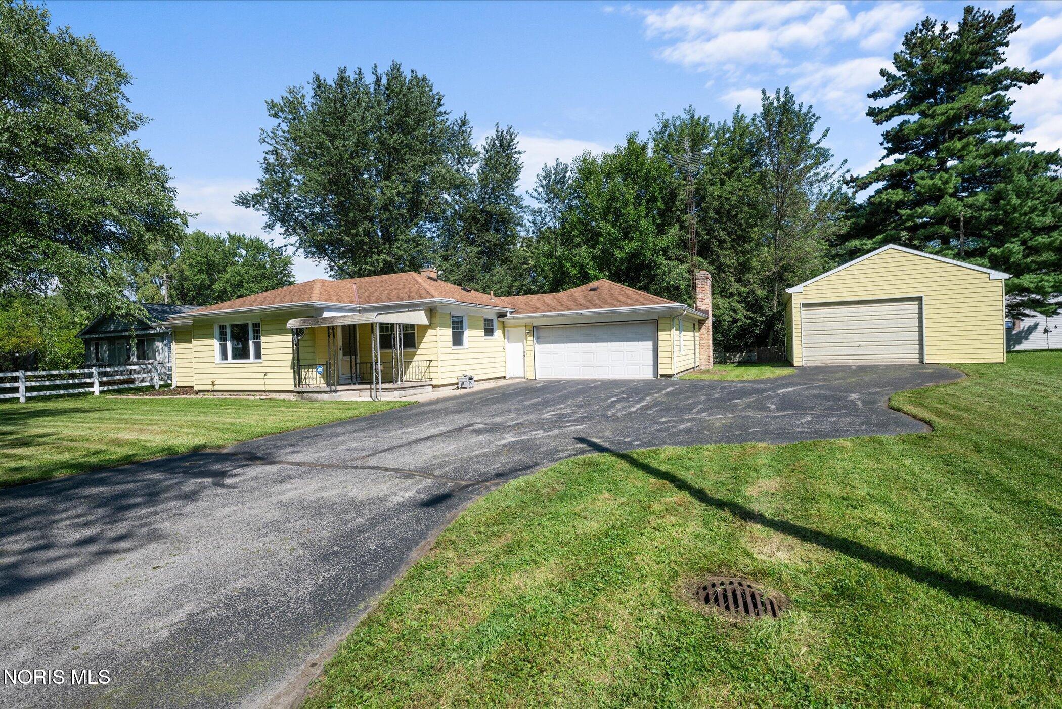 1924 Brancaster Road Toledo, OH 43615 - Photo 4 of 32 Gallery Image 4