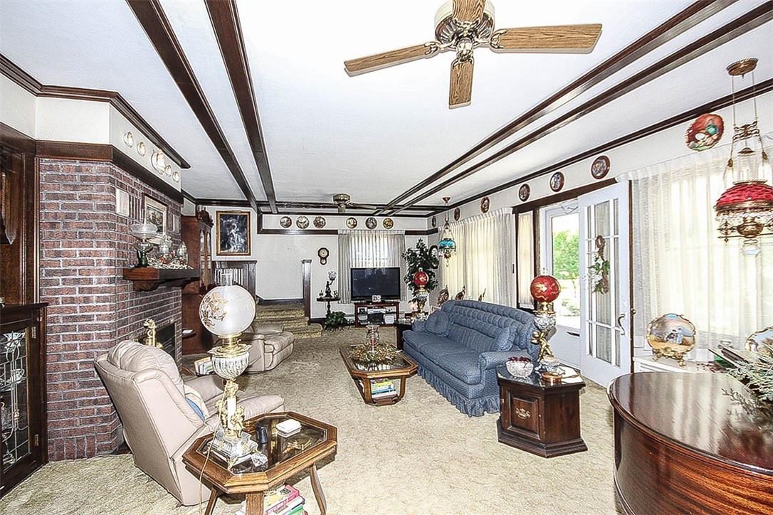 201 North Hickory Street Assumption, IL 62510 - Photo 4 of 30