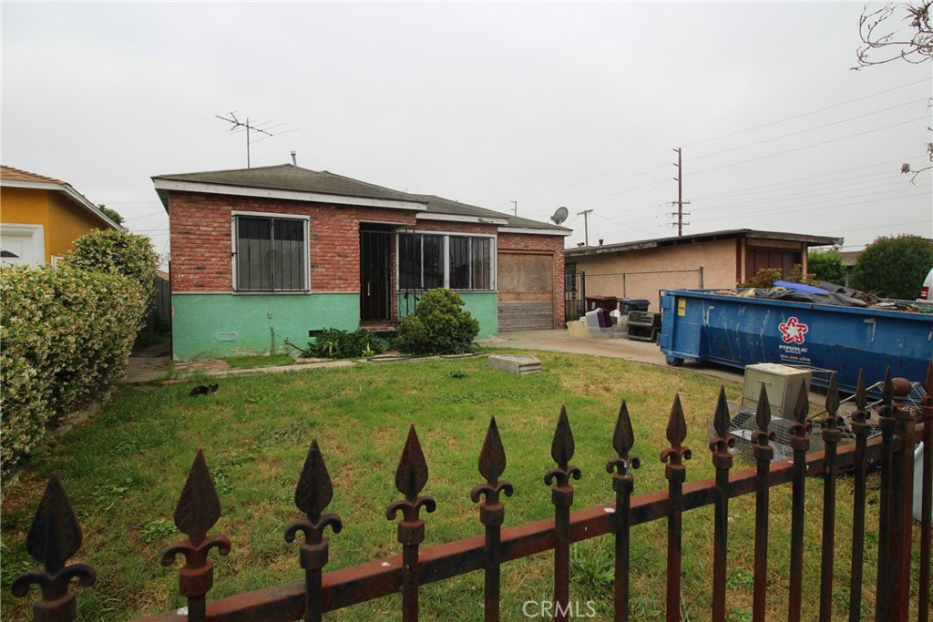 336 West Caldwell Street Compton, CA 90220 - Photo 5 of 39