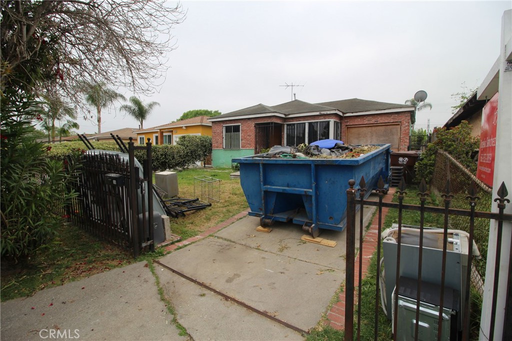 336 West Caldwell Street Compton, CA 90220 - Photo 6 of 39